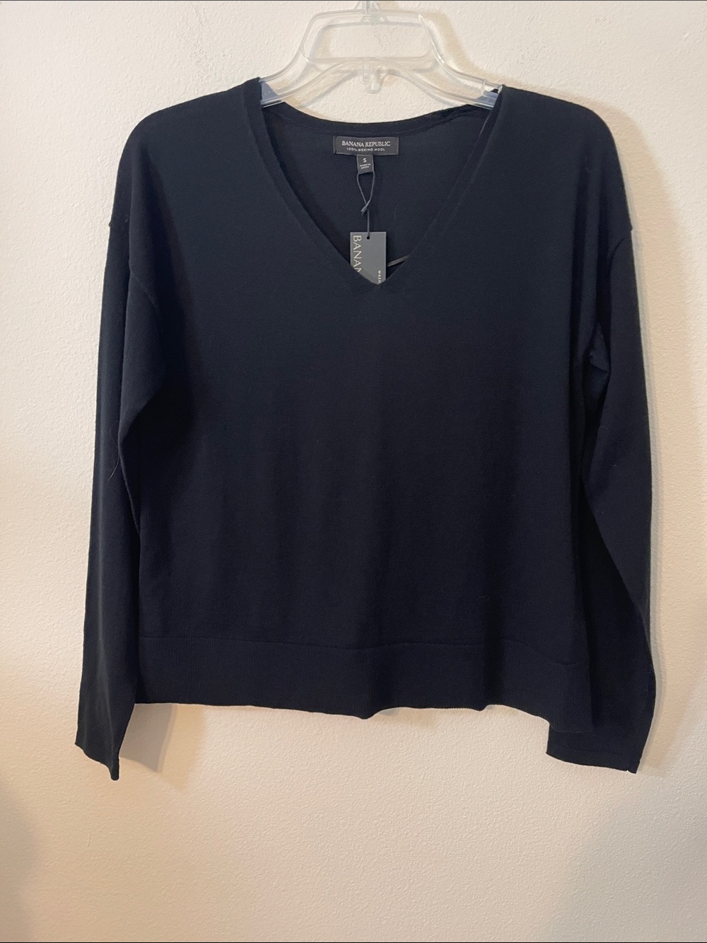 NWT Merino Wool Lightweight Banana Republic V-Neck Black Sweater